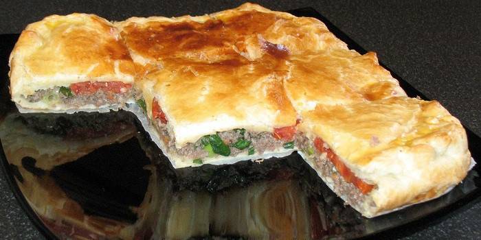 Puf böreği etli börek
