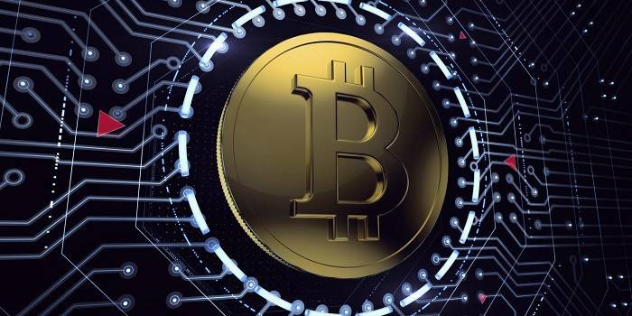 Bir çip üzerindeki bitcoin simgesi