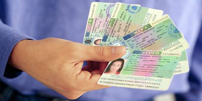 Visas Schengen en mano