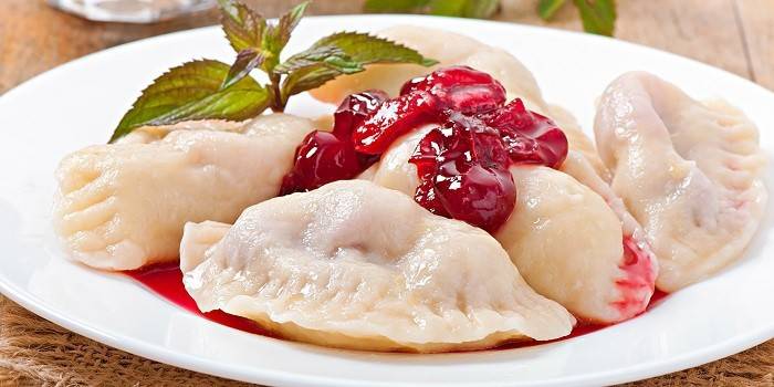 Bánh bao với phô mai và anh đào điền
