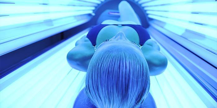 Donna nel solarium