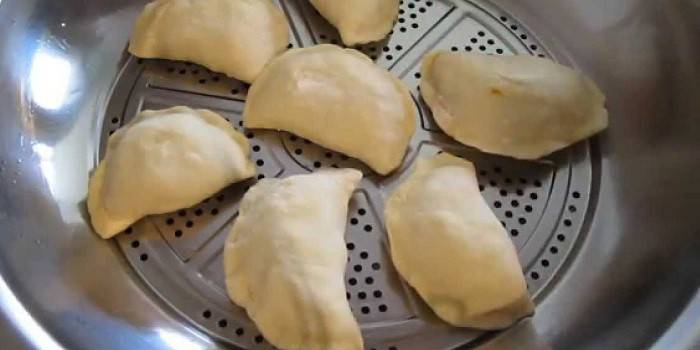Vareniki trong một nồi hơi đôi