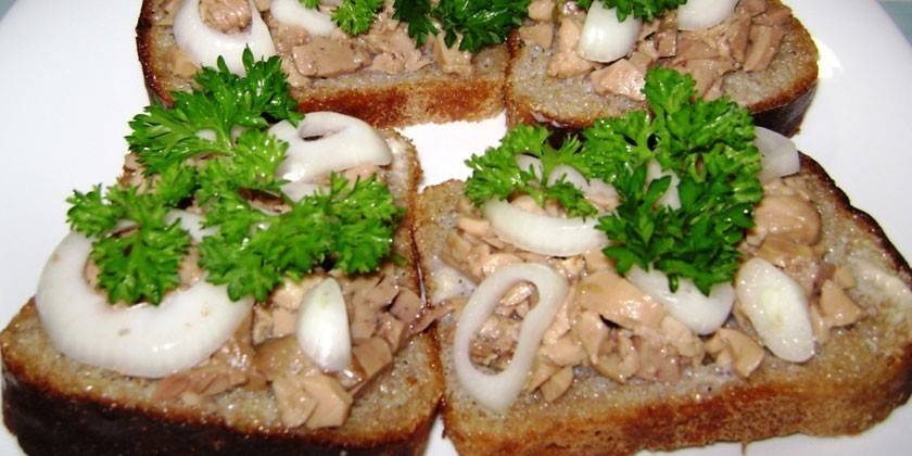 Đồ ăn nhẹ làm sẵn