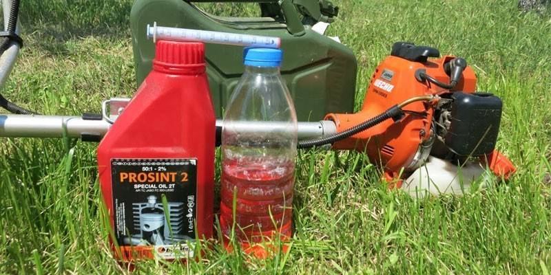 Gasoline na may trimmer oil