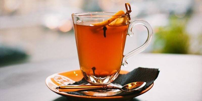 Tè con chiodi di garofano e limone