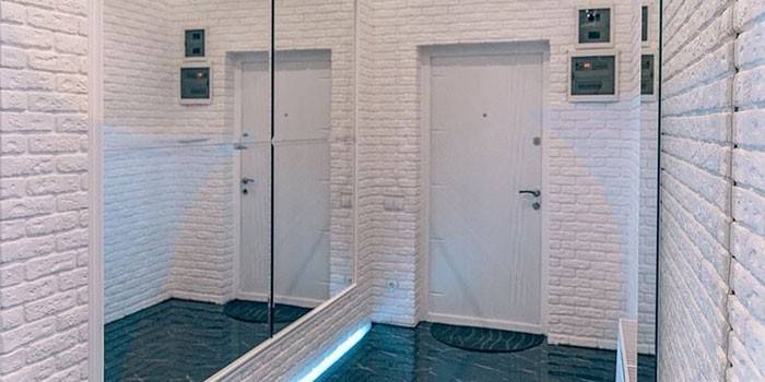 Decoração de parede no corredor