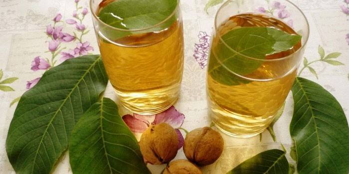 Tintura di noci con limone e aloe