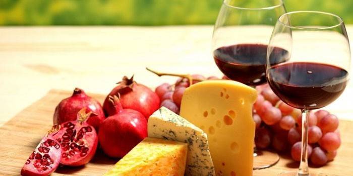Vino tinto con queso