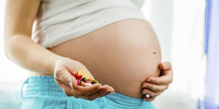 Mulher grávida, com, pílulas