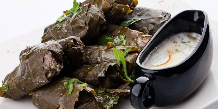 Dolma su padažu