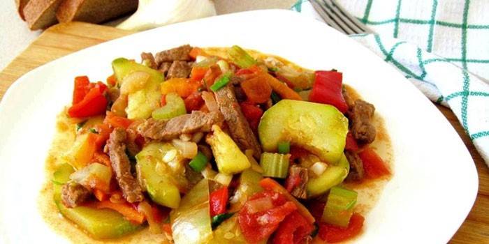 Carne cu legume