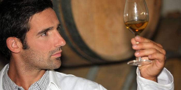 Especialista em vinho sommelier