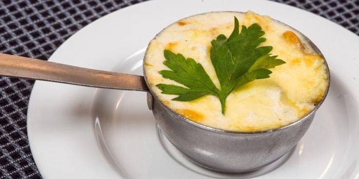 Con requesón en una cocotte