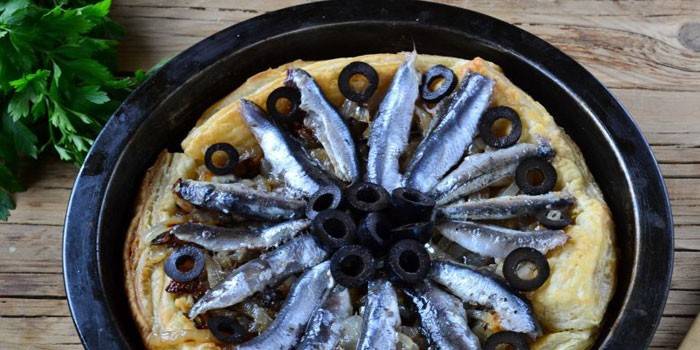 Tuzlu çaça ile soğan tart