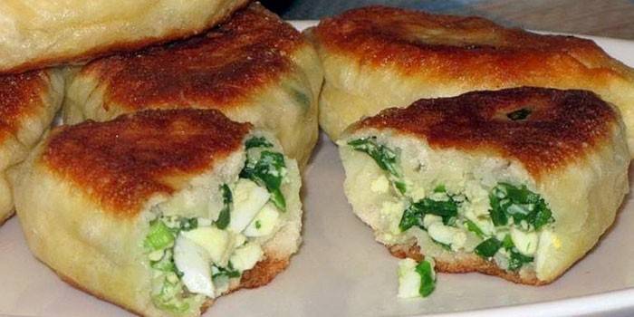 Tortas com ovo, arroz e cebolinha