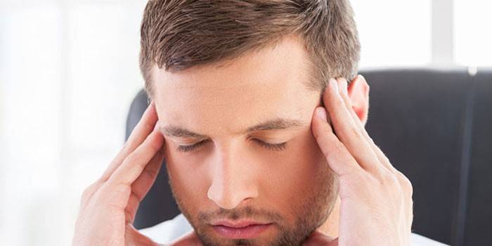 Nhức đầu với phì đại tuyến giáp