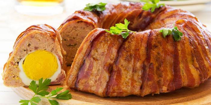 Rolinho de ovo em bacon