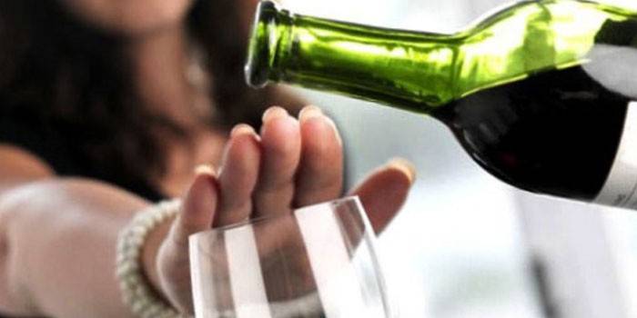 Garota se recusa a vinho