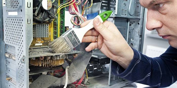 تنظيف جهاز الكمبيوتر الخاص بك من الغبار