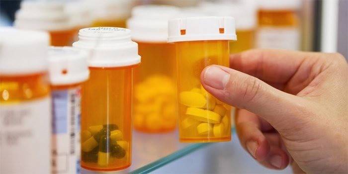 Reagenzgläser mit Pillen für Gastritis