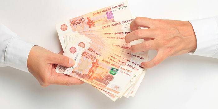 Dinero en mano
