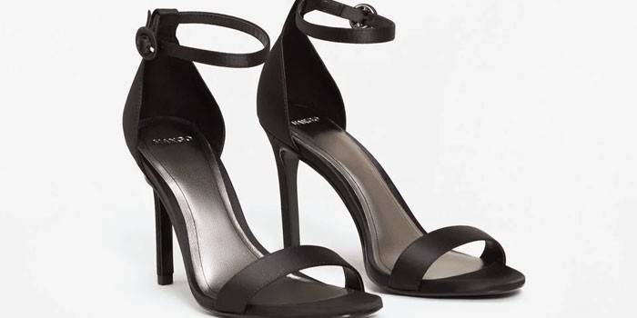Σανδάλια με αστράγαλο Stiletto
