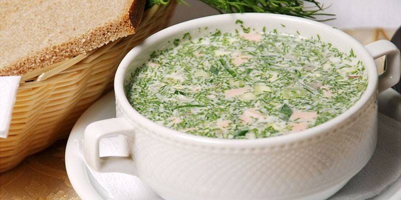 Okroshka บน kvass กับ kefir