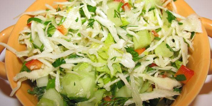 Ensalada lista en un tazón