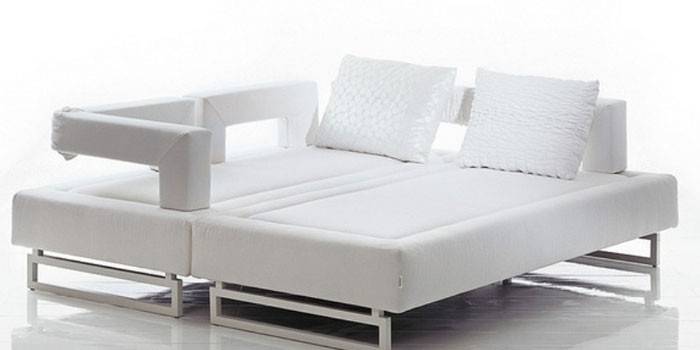 Sofa su ortopediniu čiužiniu