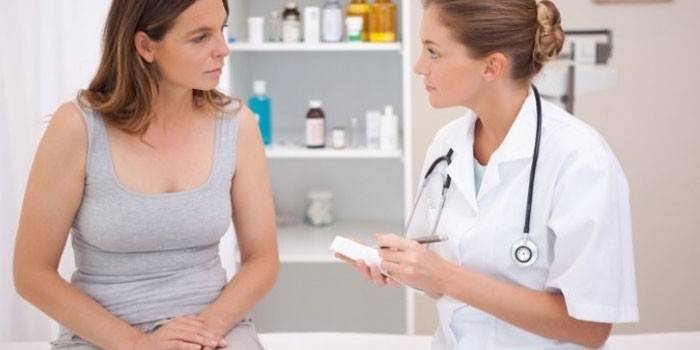 Mulher e médico