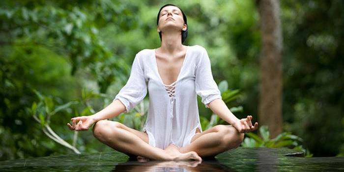 Fata medită