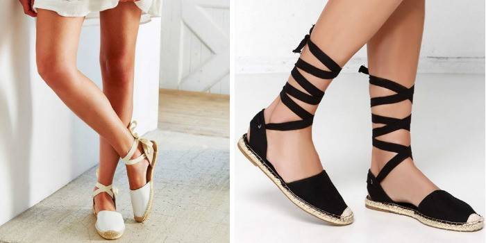 Jambes Féminines En Espadrilles