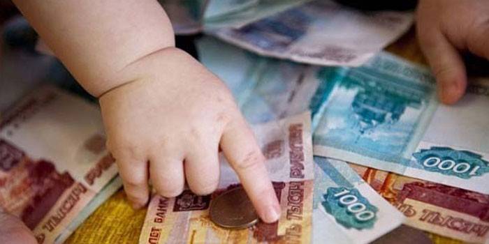 Vaikas ir banknotai