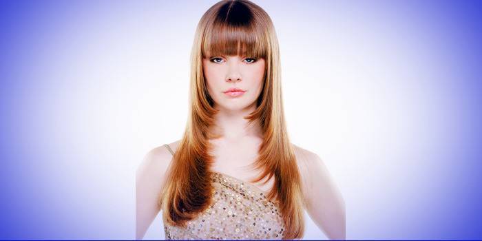 Échelle près du visage pour les cheveux longs