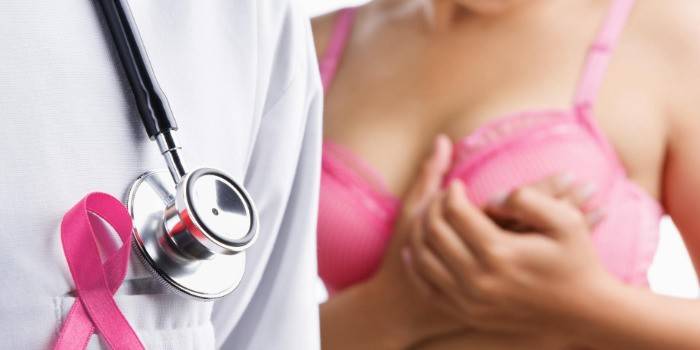 Menina e médico
