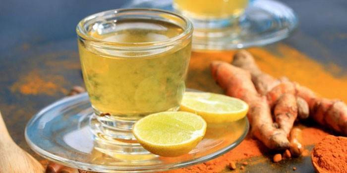 Ciberžolės gėrimas su citrina