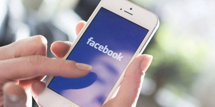 قم بتنزيل مقاطع الفيديو من Facebook إلى iPhone