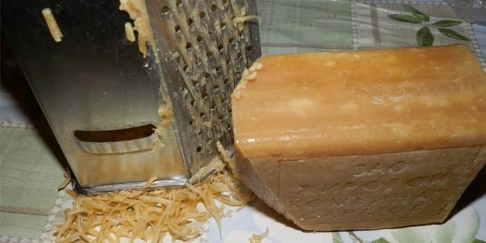 Σαπούνι και τρίφτη πλυντηρίου