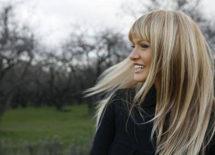 Langes Haar mit Pony